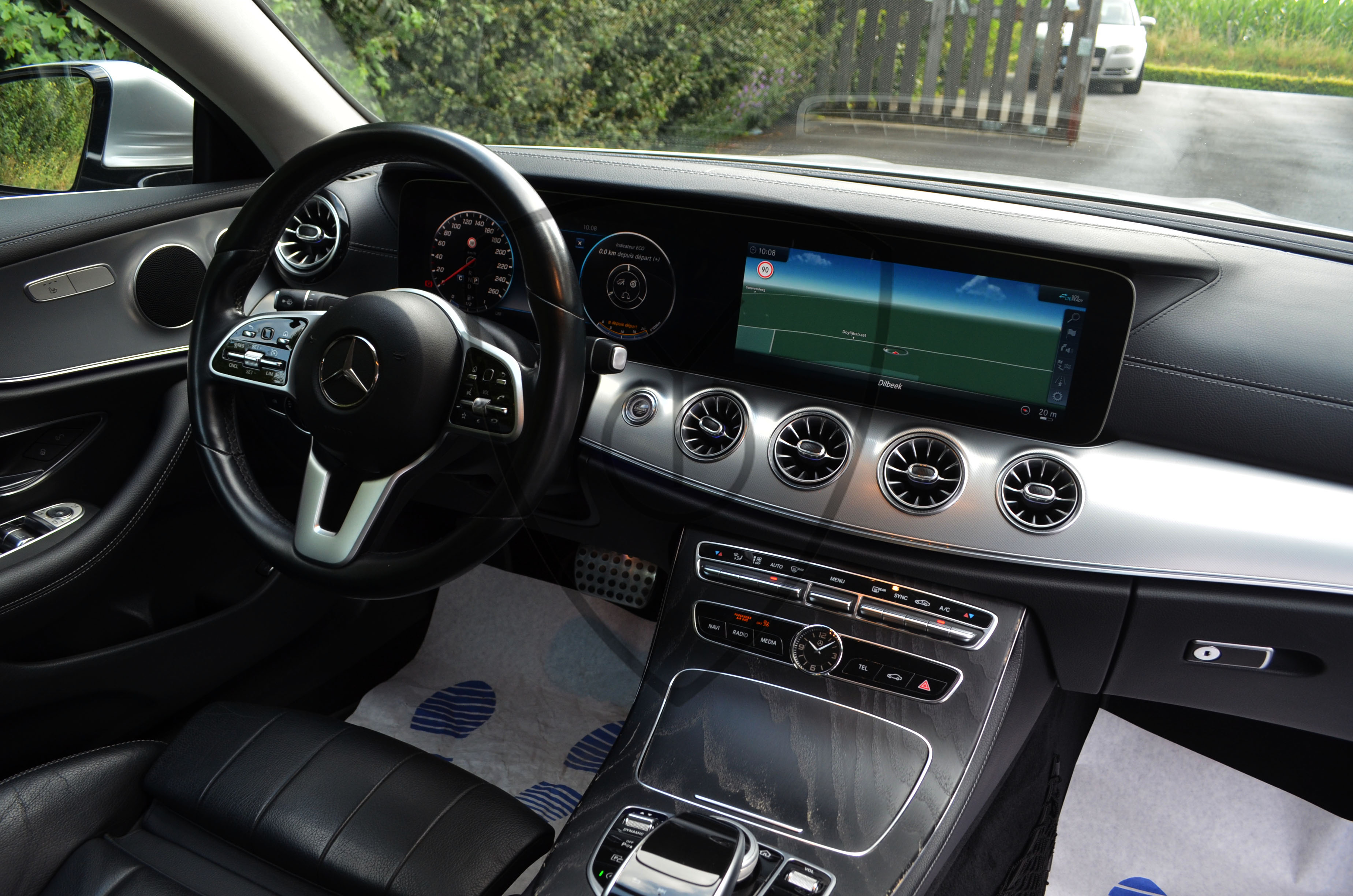 MERCEDES-BENZ-E220 — image 22